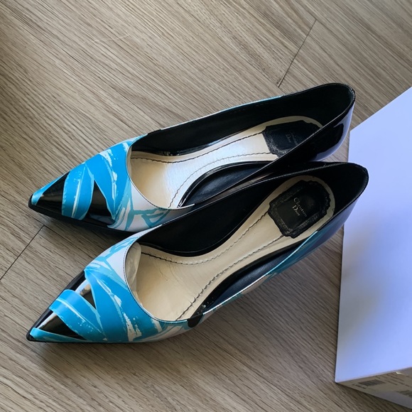 Re-soled Christian Dior Pumps in black with hand painted flowers - Picture 5 of 9